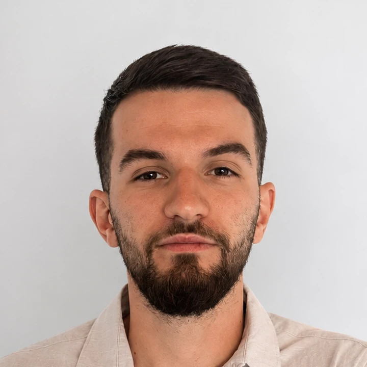 Porträt von Ron Mujaj